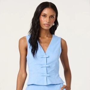 ASTR the Label Light Blue Front Cotton & Linen Bow Vest V-Neck Top Sz Medium